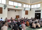 Waka Polres Bima Kota Kompol Herman, S.H Memimpin Kegiatan Binrohtal di Masjid Jabal Qubis