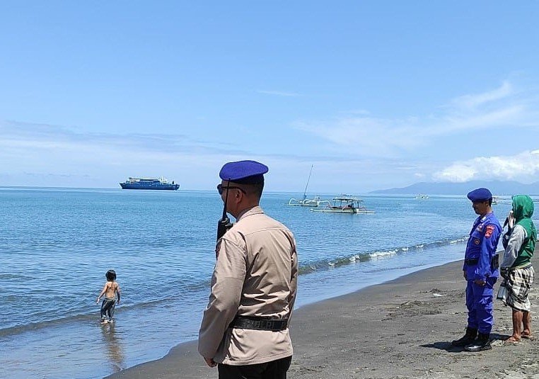 Subsatgas Polair Polres Lombok Barat Kawal Aman Obyek Wisata Pantai Cemare