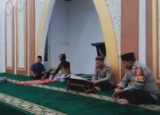 Anggota Polsek Woha,  Tadarusan Al-Qur’an di Bulan Suci Ramadhan Bersama Masyarakat
