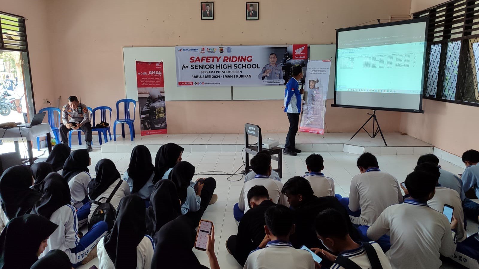 Polsek Kuripan Gelar Safety Riding dan Edukasi bagi Siswa SMAN 1 Kuripan