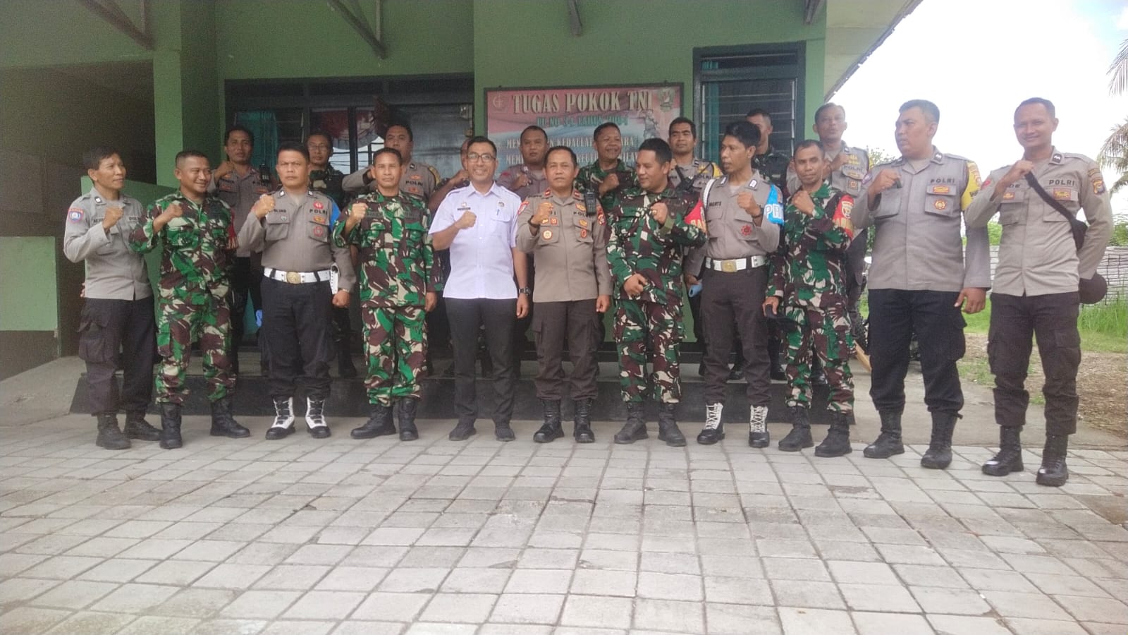 Kapolsek Labuapi dan TNI Bahas Strategi Pengamanan Pilkada