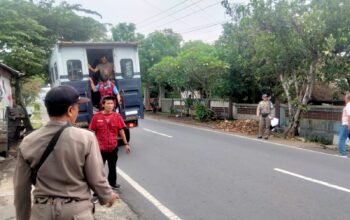 Masa Tenang Dimulai, Sat Pol PP Tertibkan APK di Kediri