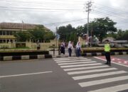 Anggota Polsek Tanjung Gelar Rawan Pagi, Seberangkan Pelajar