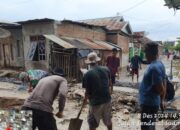 Bhabinkamtibmas Desa Soro Bersama Warga Gotong Royong Perbaiki Jalan