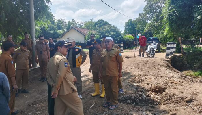 Lombok Barat Bergerak Cepat: Pj Bupati Tinjau Langsung Dampak Banjir Sekotong