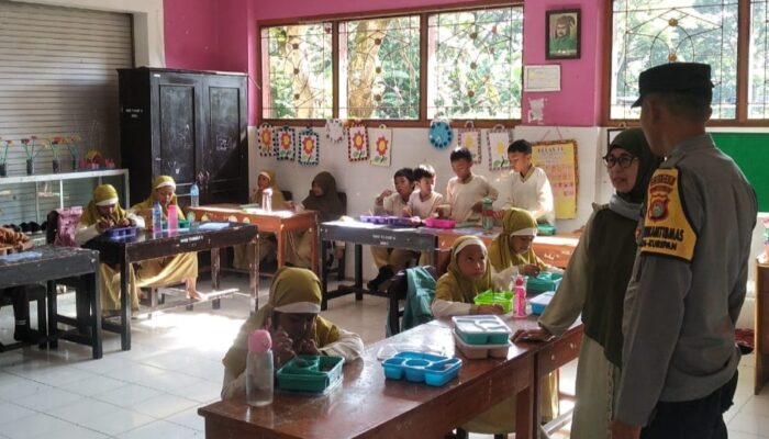 2.274 Siswa Kuripan Lombok Barat Terima Program Makan Bergizi Gratis (MBG)