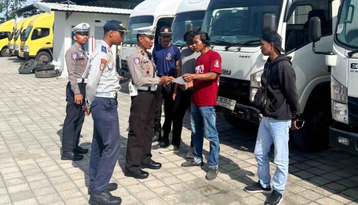 Satlantas Polres Lobar Edukasi Karyawan Shopee tentang Keselamatan Berkendara