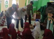 Polsek Sumbawa Gelar Kegiatan Pemberian Makan Bergizi Gratis Untuk Siswa Pondok Deniat Umasima