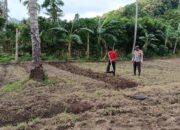 Bhabinkamtibmas Polsek Buer Laksanakan Sambang dan Edukasi kepada Petani di Desa Tarusa