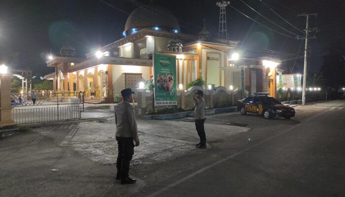 Polsek Kawasan Pelabuhan Lembar Amankan Sholat Subuh & Atur Lalu Lintas Pelabuhan