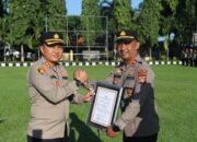 Kapolres Lombok Barat Berikan Penghargaan Kepada Personel Berprestasi, Tingkatkan Motivasi Kerja