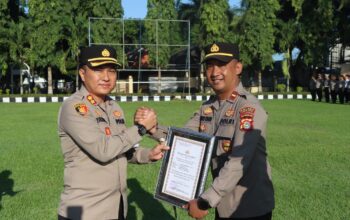 Kapolres Lombok Barat Berikan Penghargaan Kepada Personel Berprestasi, Tingkatkan Motivasi Kerja