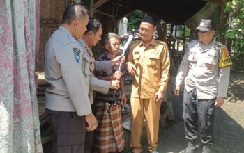 Polres Lombok Barat Salurkan Bantuan Tongkat