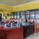 Polsek Gerung Kawal Distribusi Makanan Bergizi Gratis untuk Siswa