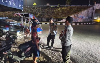 Polsek Kediri Intensifkan Patroli Malam, Sampaikan Himbauan Kamtibmas Langsung ke Warga Lelede