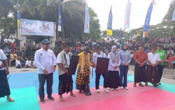 Lombok Barat Lestarikan Budaya Lewat Peresean HUT ke-67