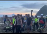 Polsek Sekongkang Bersama Tim Resque PT. AMNT Evakuasi Pemancing Terseret Ombak di Tanjung Mangkun Pantai Tropical