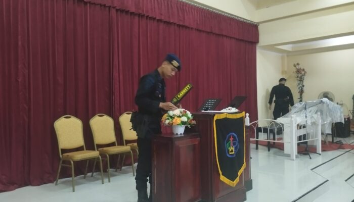 Brimob Polda NTB Lakukan Sterilisasi di Sejumlah Gereja Jelang Paskah 2025 di Mataram