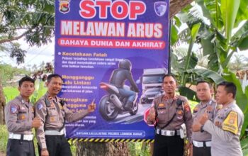 Satlantas Polres Lombok Barat Gencar Pasang Spanduk Himbauan Keselamatan Berlalu Lintas