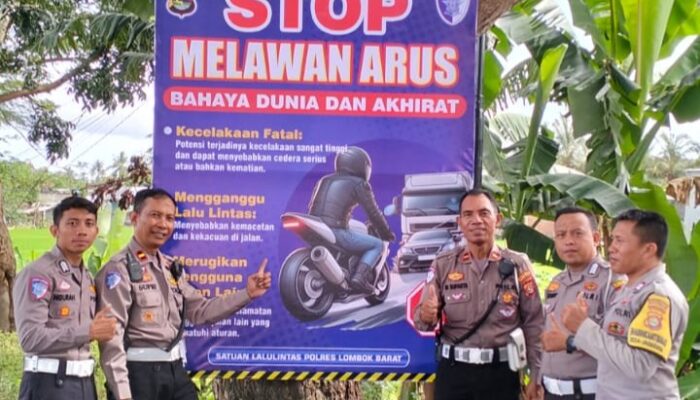 Satlantas Polres Lombok Barat Pasang Spanduk Himbauan untuk Cegah Pelanggaran Lalu Lintas