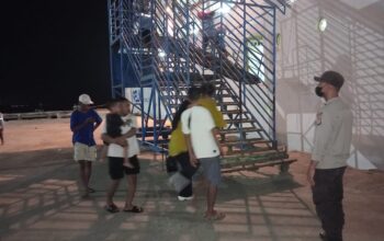 Polsek Kawasan Pelabuhan Laut Bima Amankan Proses Embarkasi dan Debarkasi Penumpang KM. BINAIYA di Pelabuhan Bima