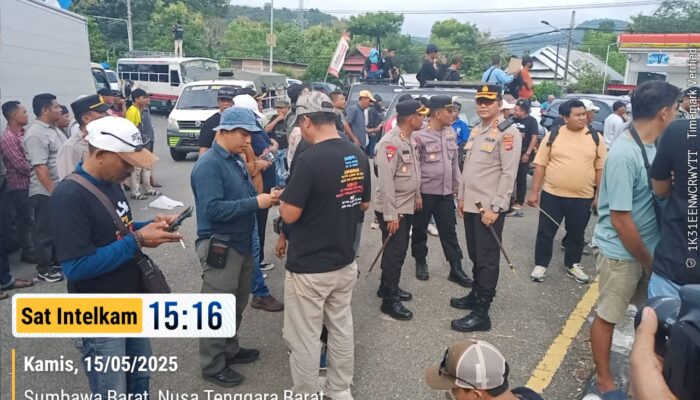 Aksi Demonstrasi KP4S di KSB, Kapolres Sumbawa Turun Langsung Urai Kemacetan