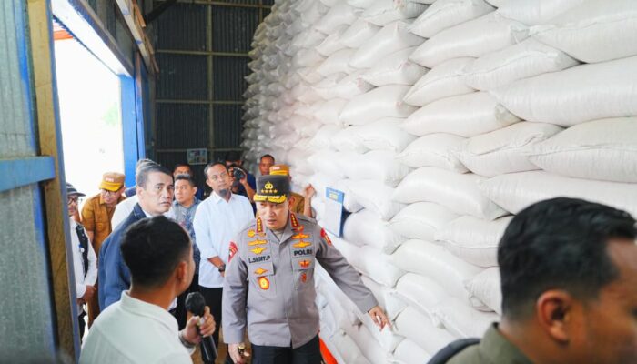 Kapolri-Mentan Tinjau Gudang Bulog Tanete, Cek Kesiapan Tampung dan Jaga Kualitas Pangan