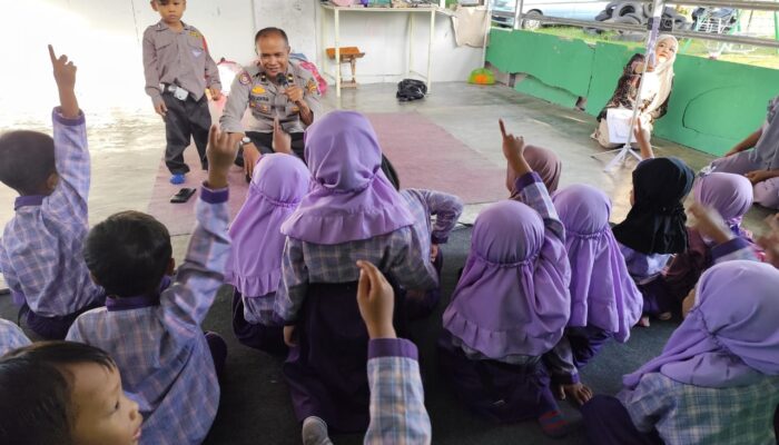 Sat Binmas Laksanakan “Police Goes to School” di RA Muslimat Tanjung, Kenalkan Profesi Polri dan Bahaya Narkoba Sejak Usia Dini