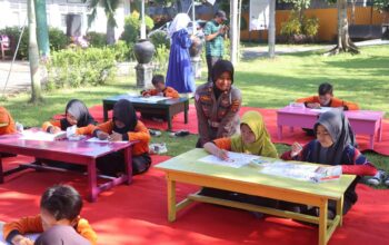 Mewarnai Semangat Bhayangkara di SLBN 2 Lombok Barat