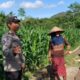 Bhabinkamtibmas Gerung Dukung Ketahanan Pangan di Aik Ampat
