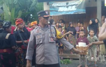 Bhabinkamtibmas Rhee Kawal Acara Khitanan, Edukasi Warga Jaga Keamanan Lingkungan