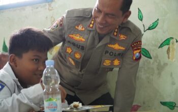 Polda Jatim Dukung Asta Cita Salurkan Ribuan Porsi Makanan Bergizi Gratis Untuk Pelajar