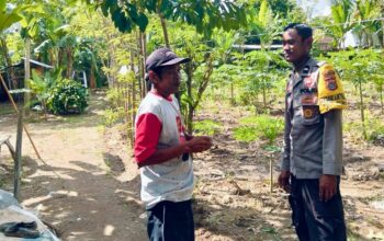 Bhabinkamtibmas Desa Rumak Dorong Warga Kediri Tanam Pangan di Pekarangan