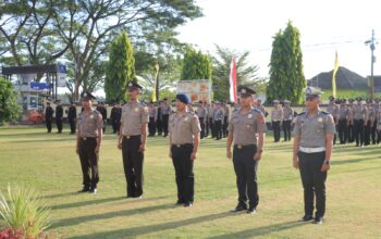 Kapolres Sumbawa Barat Pimpin Upacara Kenaikan Pangkat Personel Polres dan Kompi 2 Yon B Pelopor Sat Brimob Polda NTB