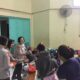 Polisi Bagikan Makanan ke Ratusan Korban Terdampak Banjir di Jakarta