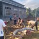 Bhabinkamtibmas Desa Lampok Bersama Pemerintah Desa dan Masyarakat Gelar Gotong Royong di Lapangan Serbaguna