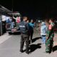 Bhabinkamtibmas Kelurahan Menala Dampingi Operasi Eliminasi Anjing Liar Guna Cegah Penyebaran Rabies