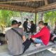 Bhabinkamtibmas Selong Belanak Aktif Gelar Patroli Dialogis, Ajak Masyarakat Jaga Kamtibmas.