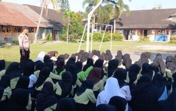Polsek Kediri Edukasi Pelajar SMPN 2 Labuapi Cegah Tawuran Remaja