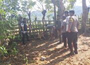 Cegah Rabies, Polsek Seteluk Dampingi Vaksinasi Hewan Peliharaan di Desa Seran