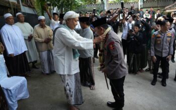 Silaturahmi ke Ponpes Al-Hamidy Banyuanyar, Kapolri: Tanpa Dukungan Ulama Pekerjaan Kami Sangat Berat