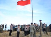 Jelang HUT RI ke-80, Polda Jabar Kibarkan Bendera Merah Putih di Puncak Gunung Ciremai