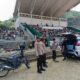Polsek Taliwang Amankan Final Sepak Bola di Lapangan GOR Magaparang