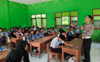 Sat Lantas Polres Lombok Utara Gelar Sosialisasi Tertib Lalu Lintas di SMPN 4 Gangga