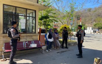 ‎ Sat Samapta Polres Bima Kota Gelar Patroli Dialogis di Pantai Lawata dan Pasar Amahami