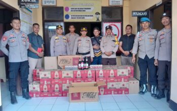 Polsek Empang Gelar Razia Miras, Amankan Ratusan Botol Minuman Keras dan Rokok Ilegal