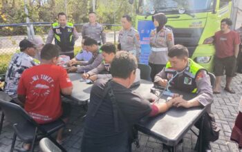 Polres Lombok Barat Gelar Bakti Kesehatan Gratis di Pelabuhan Gilimas Lembar