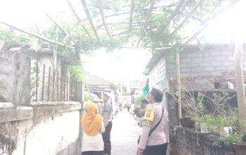 Bhabinkamtibmas Desa Ombe Baru Ajak Warga Wujudkan Kemandirian Pangan dari Pekarangan