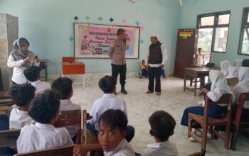 Polsek Sekotong Bangun Karakter Siswa SMPN SATAP 4 Lewat Edukasi Hukum dan Etika