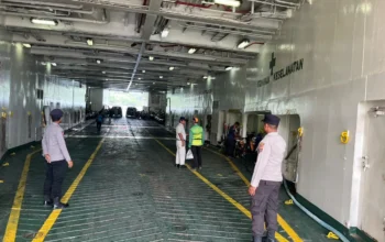 Tingkatkan Kamtibmas, Polsek Lembar Aktifkan Patroli di Atas Kapal Penyeberangan